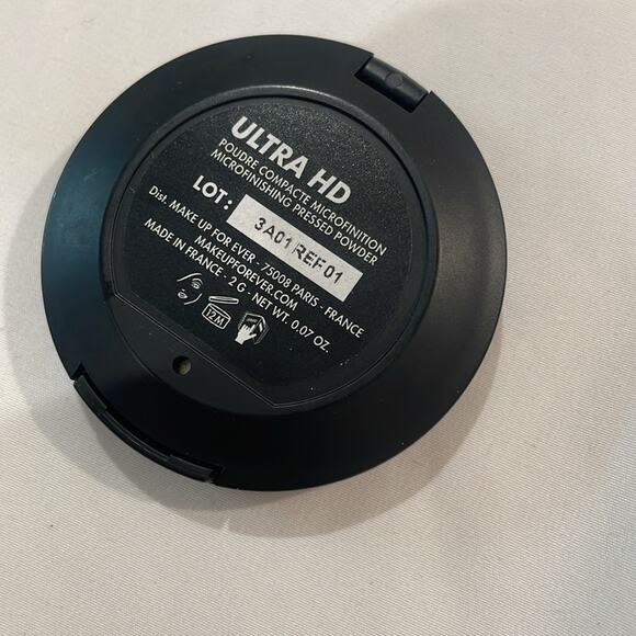 Assorted Travel Make Up Primer and Face Powder 5 pcs - Picture 6 of 8